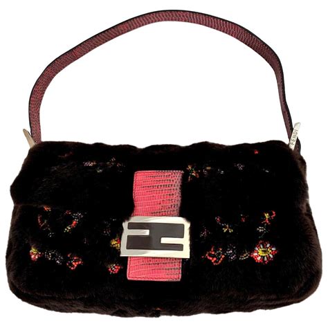 baguette di fendi prezzo|vintage fendi beaded baguette.